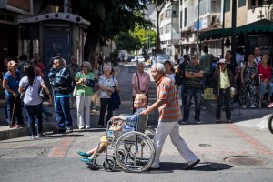 Adultos mayores en Venezuela envejecen sin dignidad por falta de protección