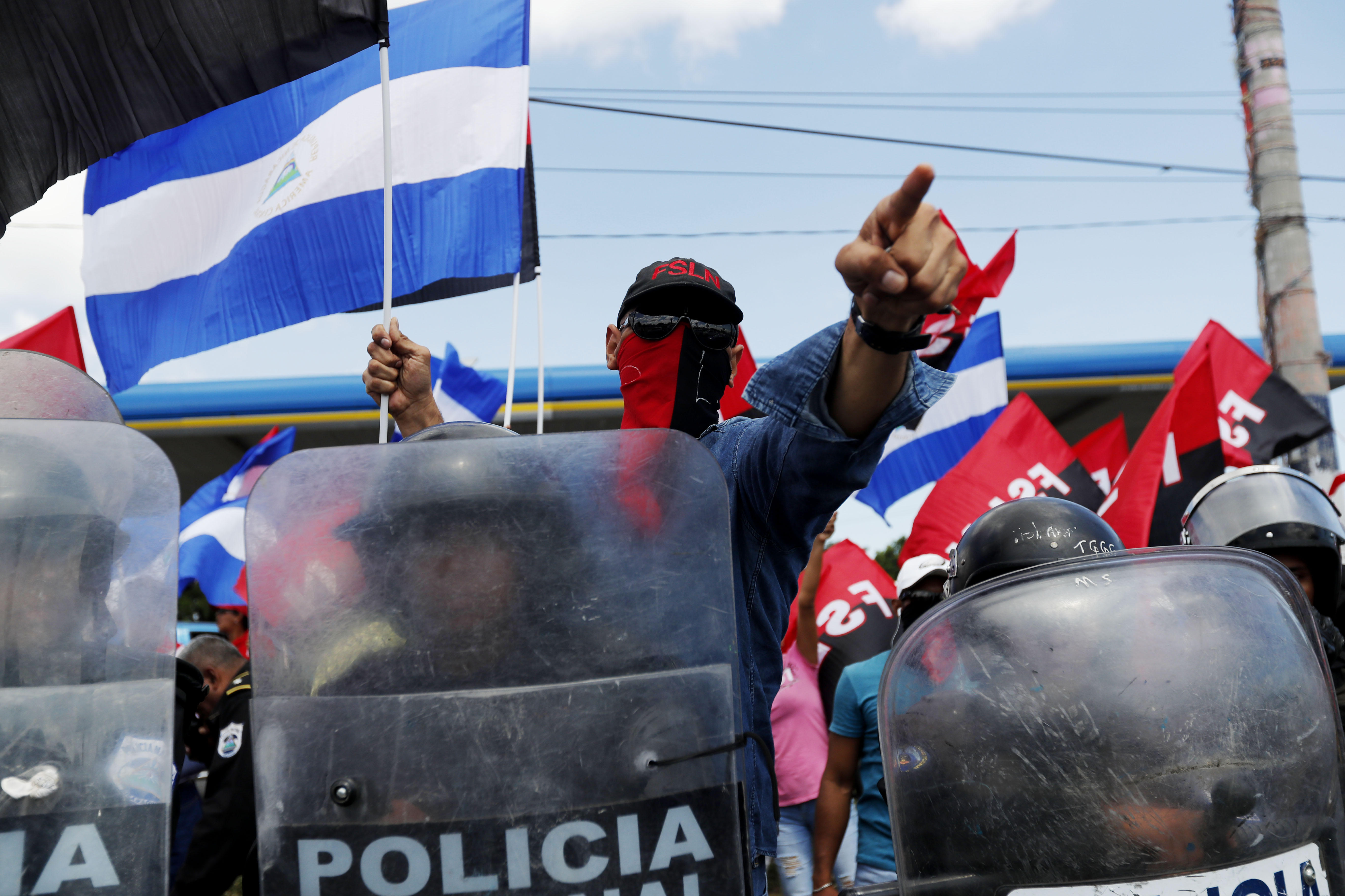 Asedio y ataque a caravana marcan la nueva jornada de crisis en Nicaragua