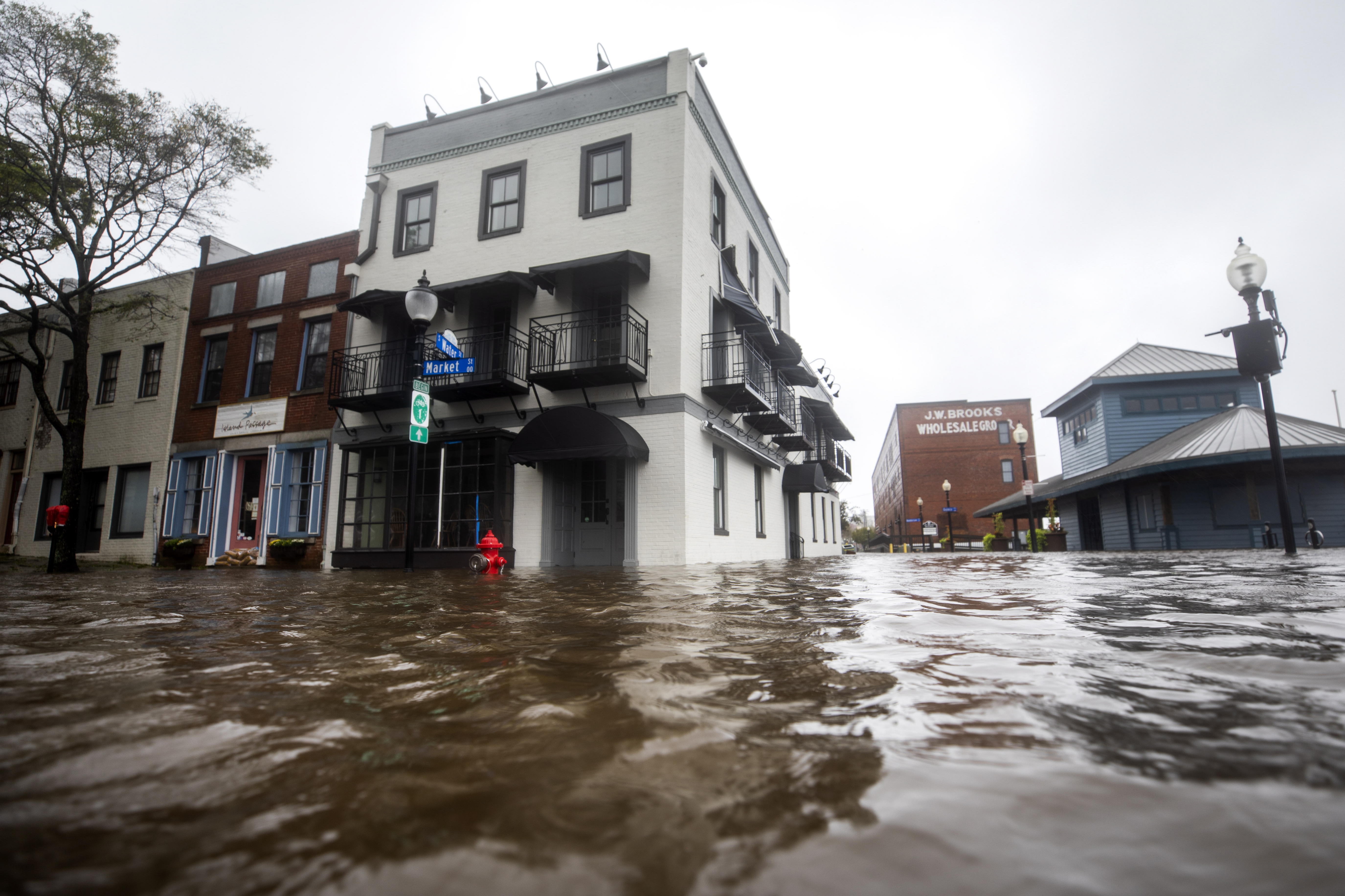 Florence deja once muertos y lluvias épicas que desbordan ríos en EEUU