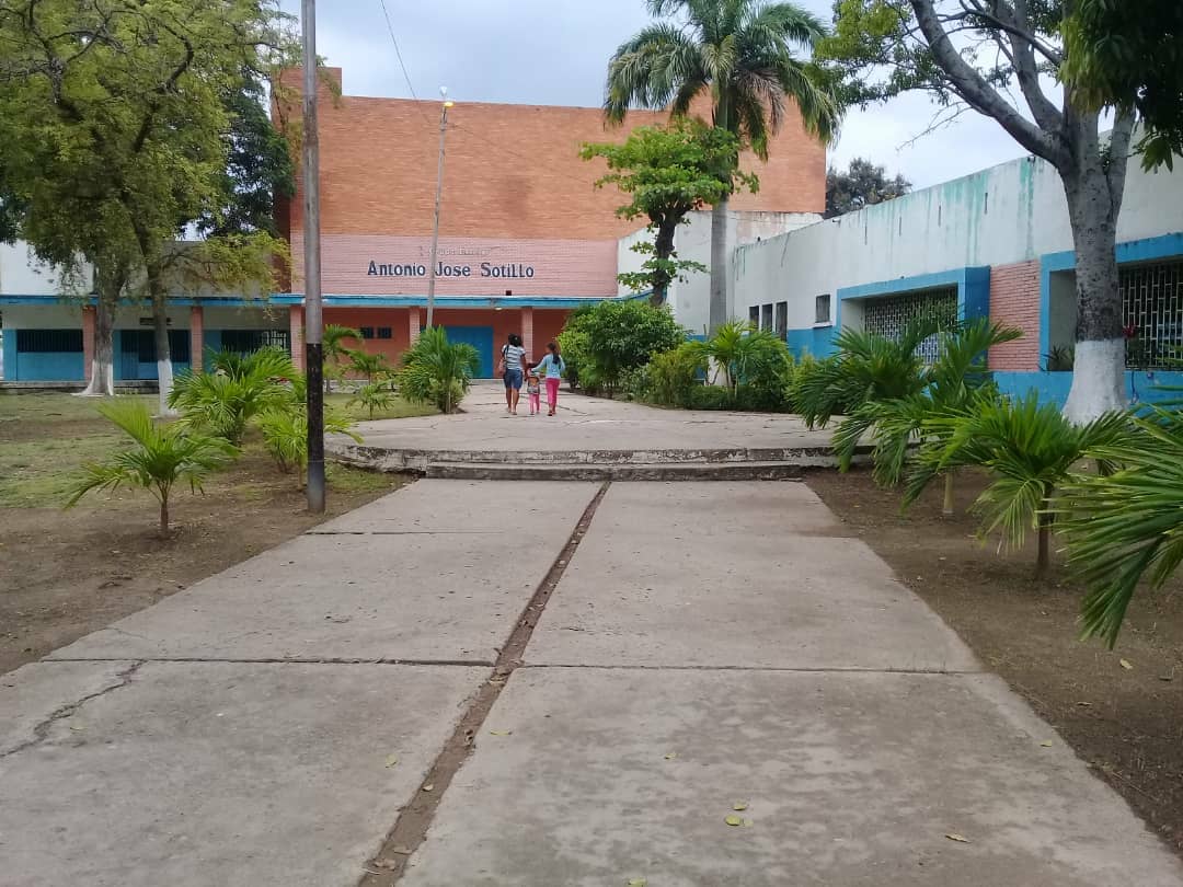 Santoyo: El Gobierno pretende eliminar a colegios privados