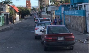 En Barquisimeto hacen largas colas desde la madrugada para llenar el tanque de gasolina #15Sep
