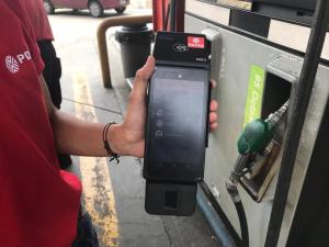 Llegan a gasolineras de Caracas lectores del Carnet de Maduro… y con ellos el posible nuevo precio del litro
