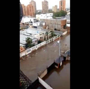 Inundaciones en Maracaibo por fuertes lluvias este #30Sep (Videos)
