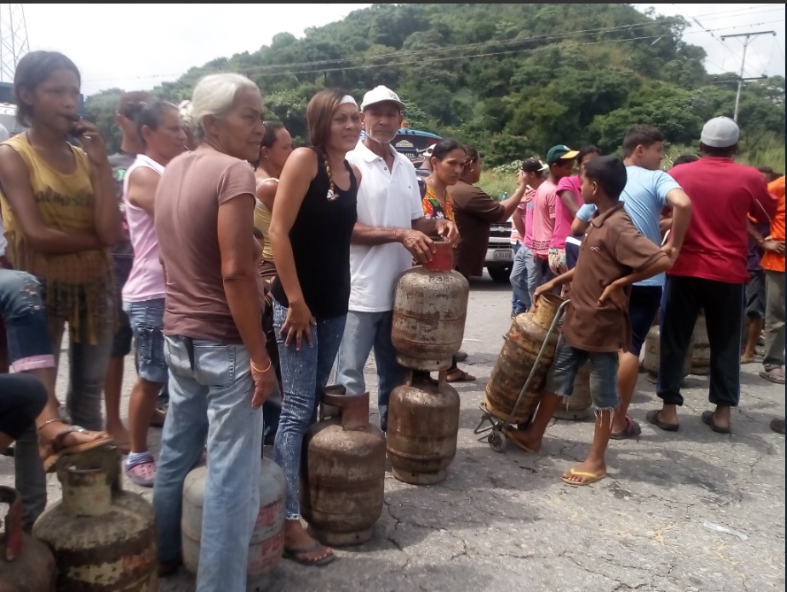 Vecinos de Carlos Arvelo en Carabobo tienen 48 horas sin agua y 25 días sin gas