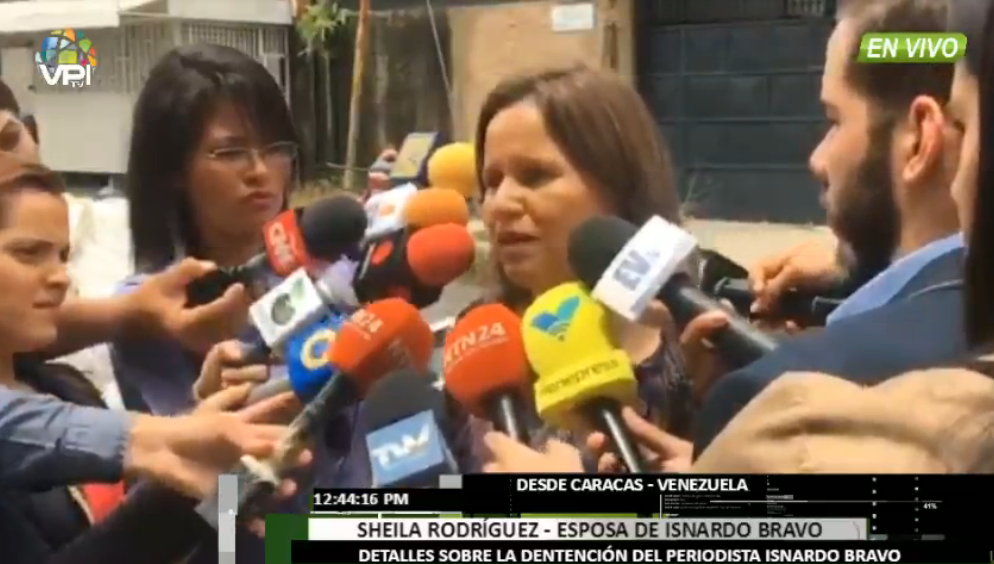 Esposa de Isnardo Bravo desconoce motivo de su detención, sigue a la espera en el Dgcim #24Sep