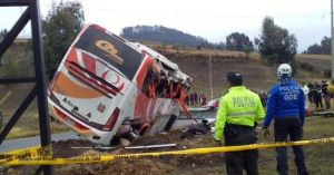 Cinco muertos y 23 heridos en un accidente de autobús en Ecuador