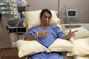 Candidato Bolsonaro sigue en cuidados intensivos pero ya puede alimentarse vía oral