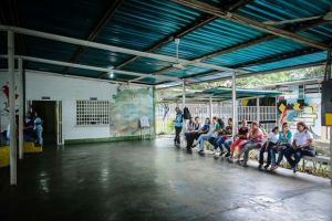 Refugiados en escuelas de Caroní desconocen plan de reubicación antes del inicio de clases