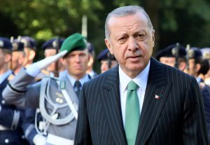 Derrota en Estambul abre fisuras en la autoridad sin rival de Erdogan