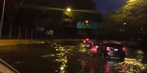 Calles de Prados del Este colapsadas de agua tras fuertes lluvias #10Sep (Videos)