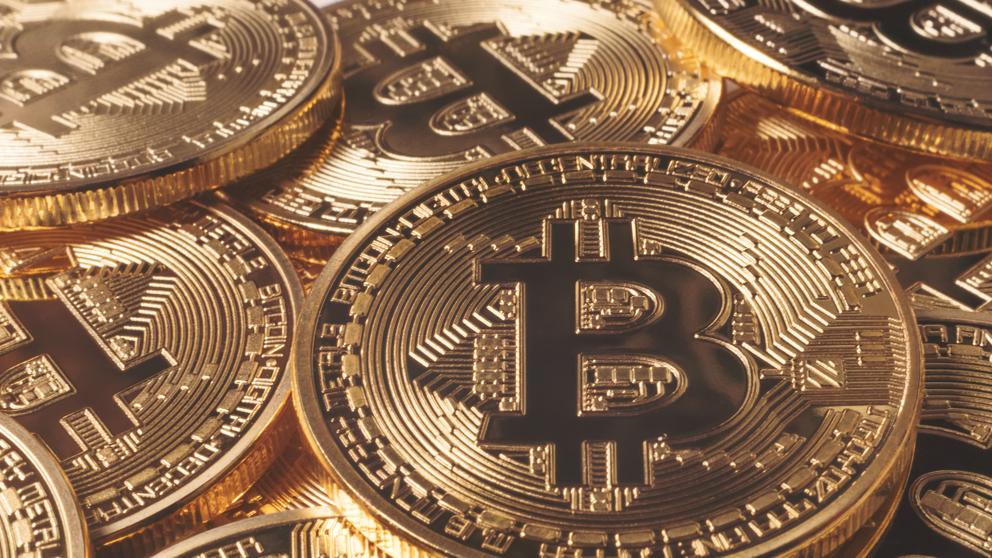 Bitcoin sube 10 pct, en camino a mayor alza diaria desde abril