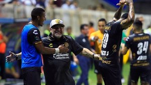 Maradona recompensará al goleador de Dorados con un espectacular obsequio