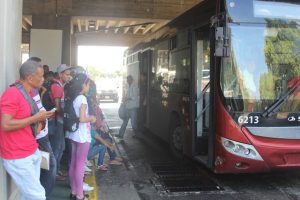 El pasaje desde el aeropuerto hasta Caracas cuesta 10 bolívares soberanos