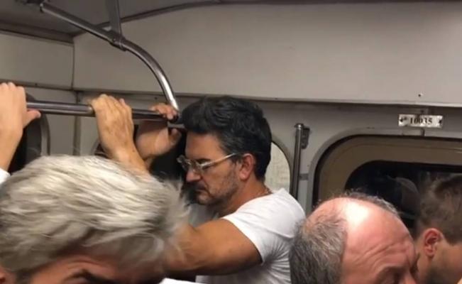 Ricardo Arjona se montó en el metro y nadie lo reconoció (Video)