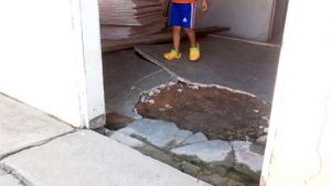 Más de 40 familias guayanesas afectadas por terremoto de agosto denuncian que sus casas están en peligro