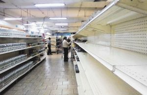Agua mineral y sal…es lo que hay en los supermercados de Zulia