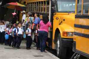 Denuncian falta de transporte escolar en Caracas