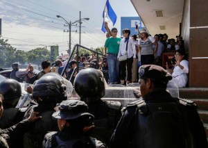 Familias de manifestantes presos en Nicaragua denuncian penas inéditas por “terrorismo”