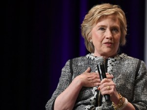 Hillary Clinton pide votar contra “el radicalismo y la corrupción” de Trump