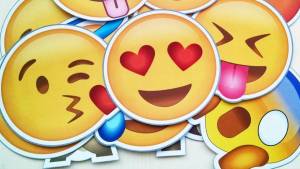 ¿Te has preguntado cuál es el significado de TODOS los emojis de WhatsApp? Si quieres saber dale click