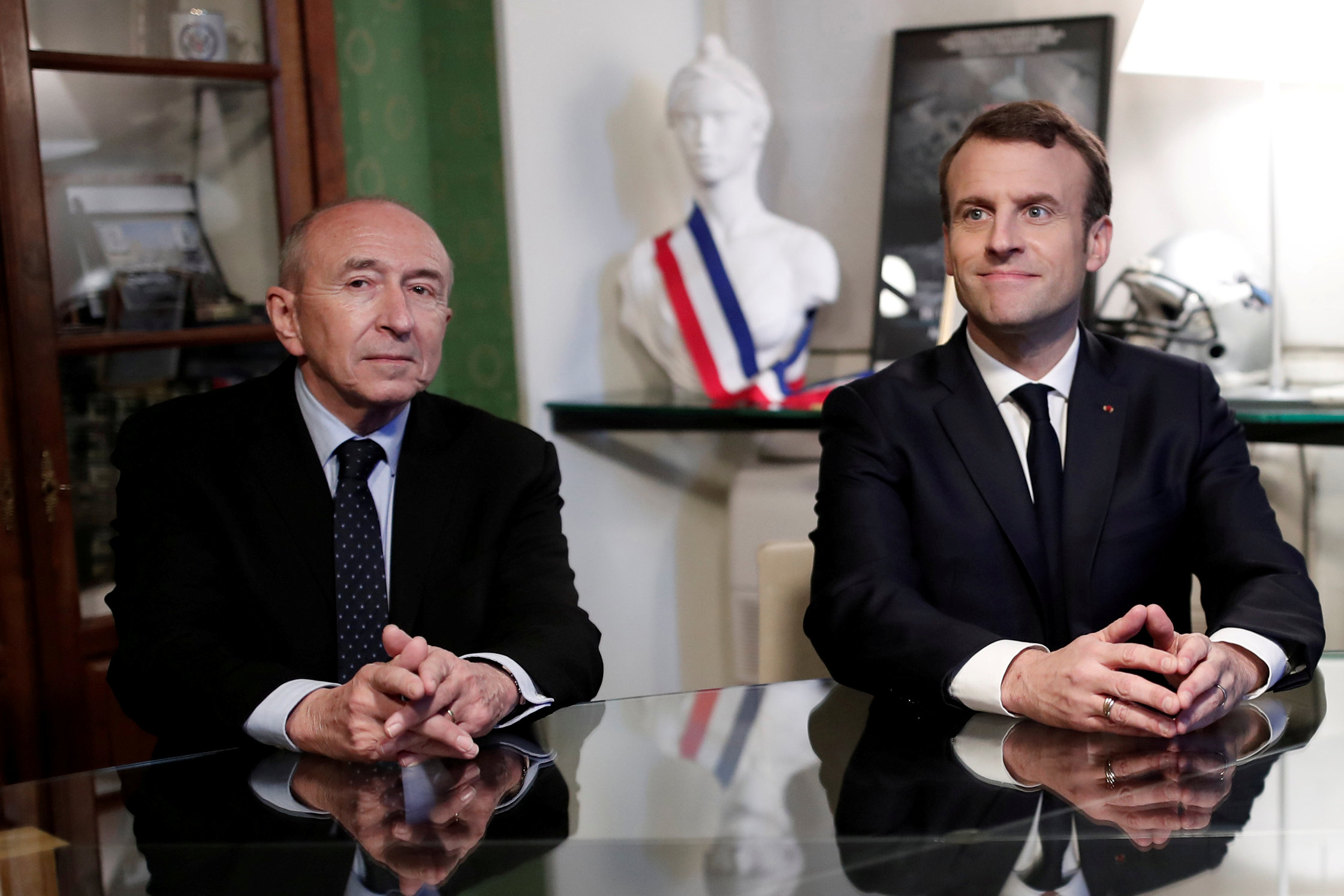 Macron acepta dimisión del ministro del Interior, sustituido provisionalmente
