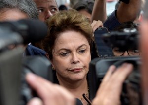 Arrestan a dos ex ministros de Dilma Rousseff investigados por corrupción en Brasil