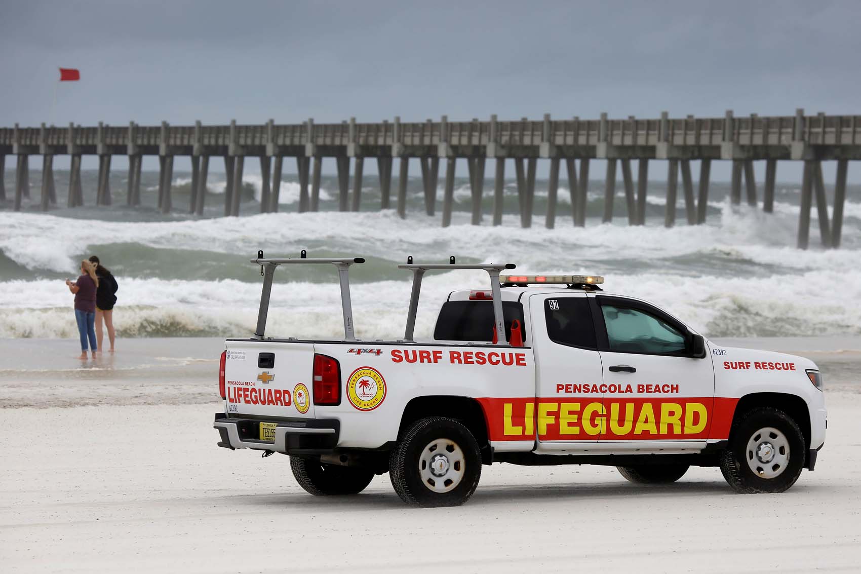 Tragedia: Rescatista perdió la vida tras salvar a su hijo de ahogarse en una playa de Florida