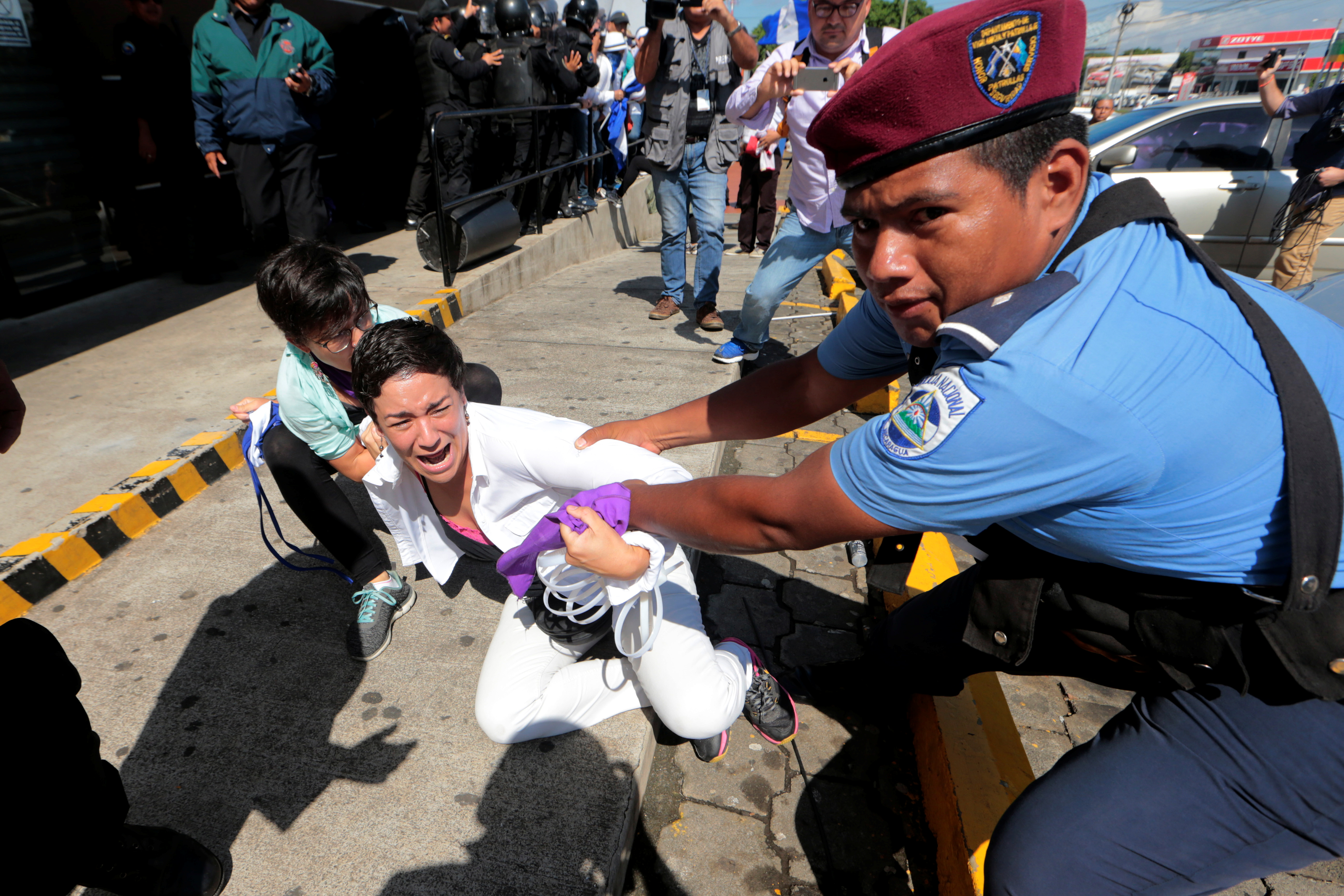 Никарагуа траур. Полиция Никарагуа. Полиция Никарагуа фото. Никарагуа учения.