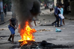 Al menos tres heridos durante protestas por corrupción con Petrocaribe en Haití