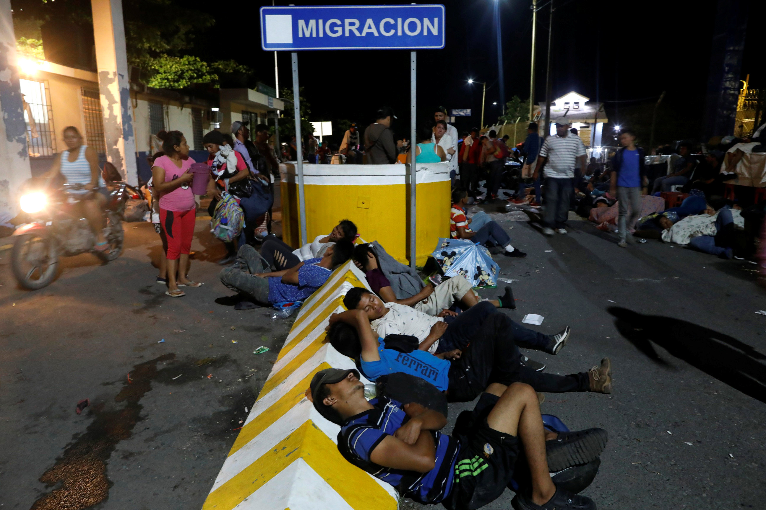 México mantiene en vilo avance de caravana de migrantes hondureños que va hacia EEUU (Fotos)