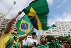 Brasileños salen a la calle para manifiestar contra Haddad y a favor de Bolsonaro (Fotos)