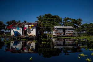 Tromba marina en el Lago de Maracaibo afectó a 11 palafitos y más de 20 casas