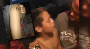 ¡Indignante! Una madre permitió que su hijo de nueve años se hiciera un tatuaje en la sala de su casa (Video)