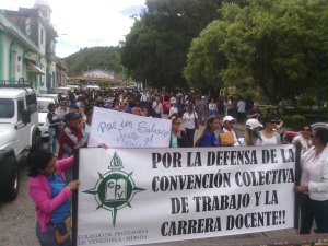 EN IMÁGENES: Docentes de Mérida marchan para exigir un salario justo #2Oct