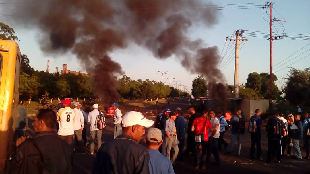 Trabajadores de empresas básicas en Bolívar siguen en la calle para defender tabulador salarial #3Oct