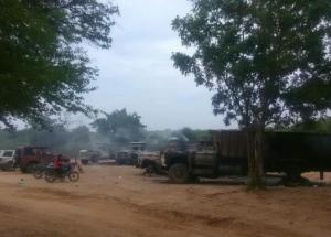 Fanb incendia nueve camiones para combatir contrabando de gasolina en el Zulia (fotos)