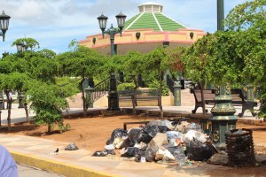 Desesperación en Santa Lucía por problemas de la basura y botes de aguas negras