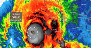 Ojo del huracán Willa toca tierra en la costa oeste de México