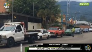Persisten largas colas en el estado Táchira para surtir gasolina #6Oct