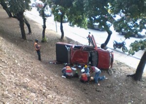 Dos heridos tras accidente en la autopista Valle-Coche