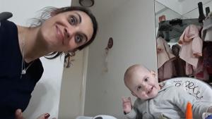 En Video: La interesante conversa entre una mamá y su bebé de 15 meses sobre la comida