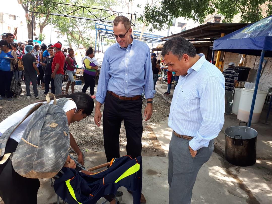 Funcionario del Departamento de Estado de EEUU visitó a migrantes venezolanos en Cúcuta (fotos)