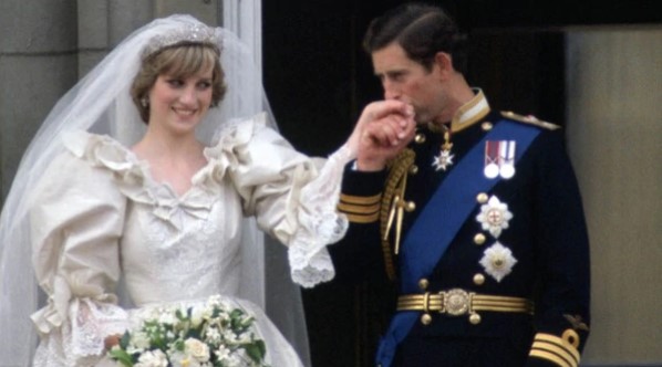 Subastarán un pedazo del pastel de bodas del príncipe Carlos y Diana
