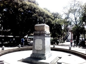 En vísperas del Día de la Raza, desapareció la estatua de Cristóbal Colón en Carúpano (FOTO)