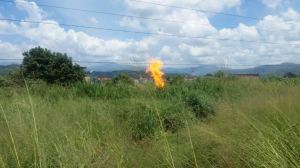 Desalojan comunidades en Turmero tras la explosión de una tubería de gas en la ARC #8Oct (Video)