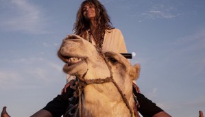 Halle Berry se siente libre a lomos de un camello en Marruecos
