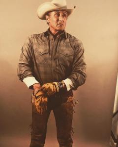 ¿Ahora vaquero? Sylvester Stallone presenta la nueva imagen de Rambo