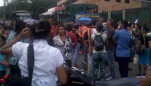 Trabajadores del HVS protestan en Los Teques exigiendo la entrega de las cajas Clap #26Oct