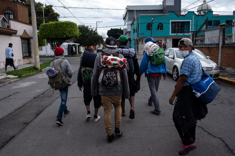 Caravana migrante se reagrupa en la ciudad mexicana de Puebla rumbo a EEUU