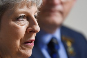 Theresa May encuentra una nueva piedra en el camino del Brexit, Donald Trump